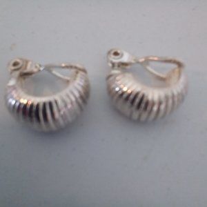 EUC VINTAGE Silver clip on earrings